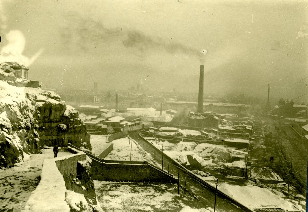 Vista de la ciutat nevada desde Montjuic, 1912-1915. AFB. Frederic Ballell