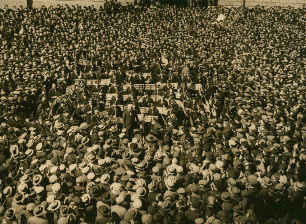 Concert de la Banda Municipal. Concert de la Banda Municipal dirigit per Richard Strauss a la Plaça de la Constitució, 19 de març 1925. AFB. Josep Dominguez