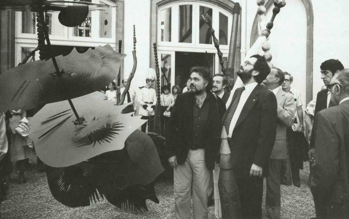 Exposició de Guinovart al Museu d'Art Modern. Guinovart i l'alcalde Narcís Serra. 22 de setembre 1979. AFB. Pérez de Rozas