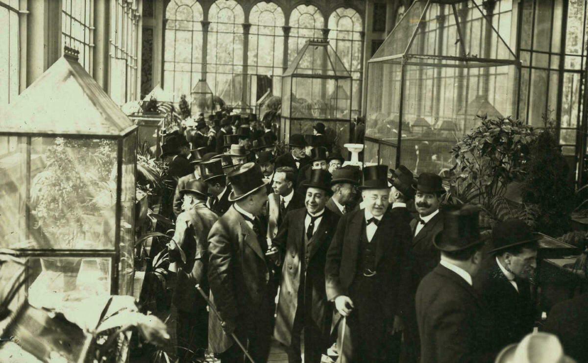 Els representants de l'Ajuntament visitant les noves instal·lacions dels Museus de Ciències Naturals, maig de 1917. AFB. Ballell, Frederic