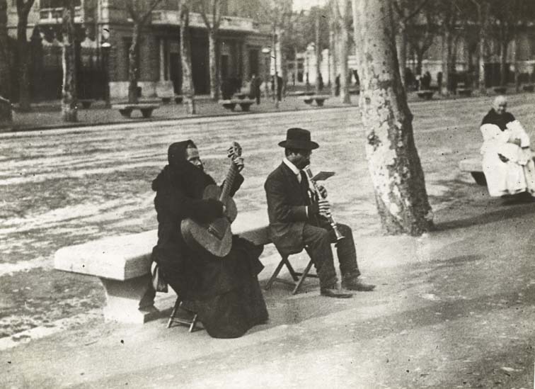 Músics ambulants, 1900-1905. AFB. Autor: Desconegut