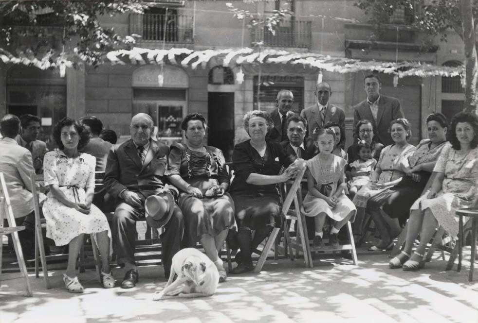 Festa Major del carrer Diputació, c.1943. AFB. Autor desconegut