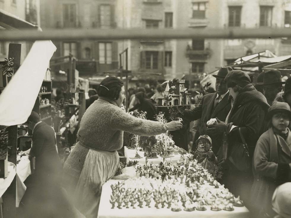 Fira de Santa Llúcia a la plaça de la Catedral, 8 de desembre de 1929. AFB. Autor desconegut