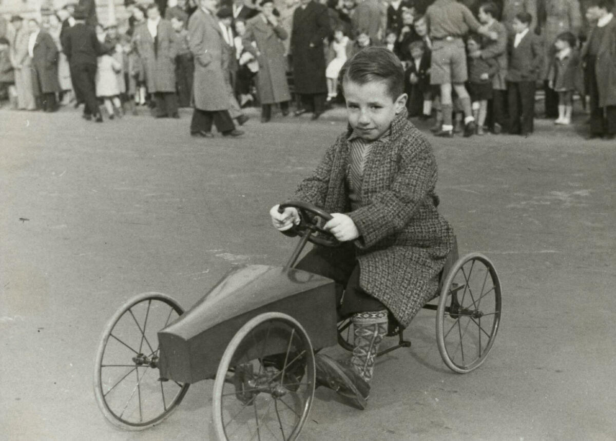 Cursa infantil d'automòbils (Jordi Figuerola, vencedor de la categoria de 3 a 5 anys), 27 de gener 1935. AFB. Pérez de Rozas