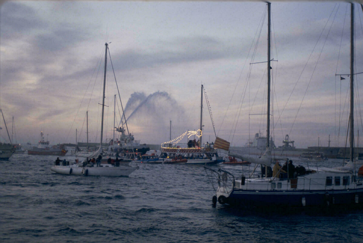 Els reis mags arriben al Port de Barcelona, 5 de gener de 1995. AFB. Colita
