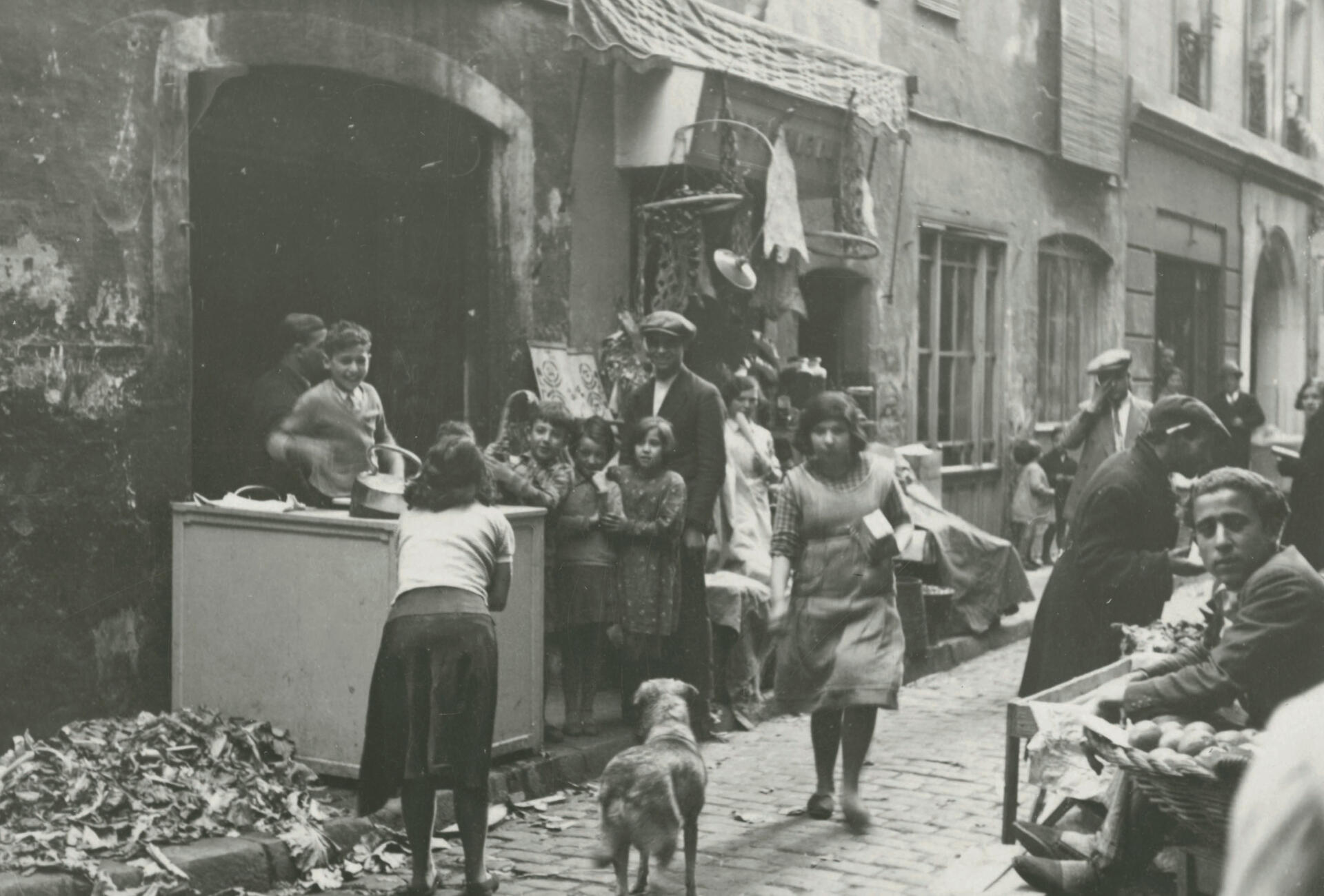 Margaret Michaelis. Mercat del carrer de l'Om, c.1933