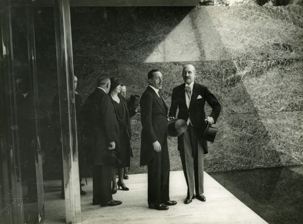 Visita reial al pavelló alemany, 1929. AFB. Pérez de Rozas