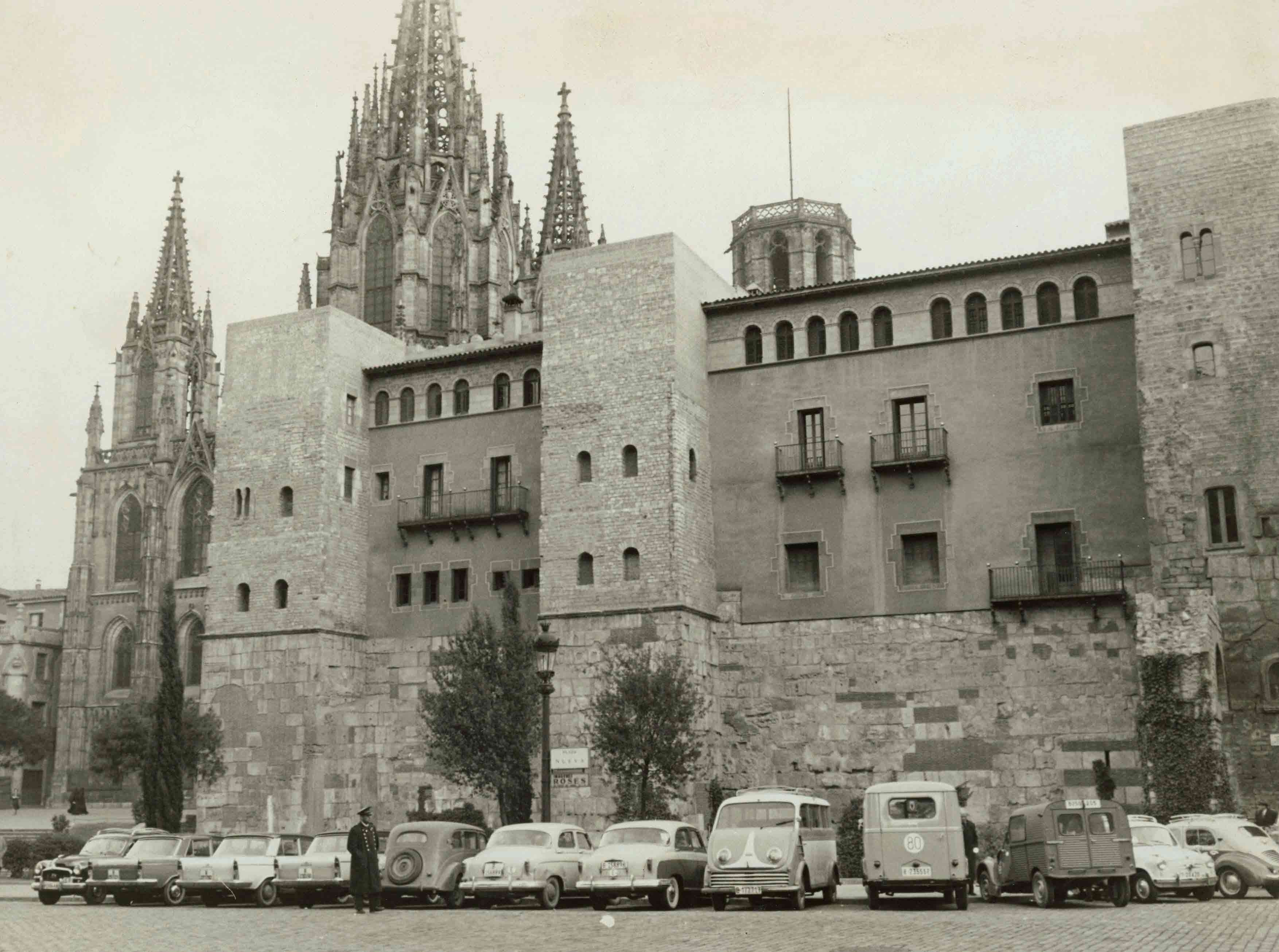 Fachada en la avenida de la Catedral en 1962