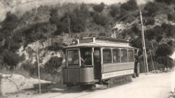 Fotografia del Tramvia Blau a principis de segle XX. AMDSG.