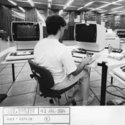 1989: Ja és operativa la primera xarxa de fibra òptica de l'Ajuntament
