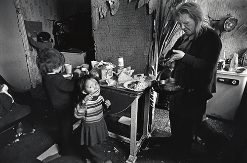 Lunch, Maryhill, Glasgow, Scotland, 1975 © Chris Steele-Perkins