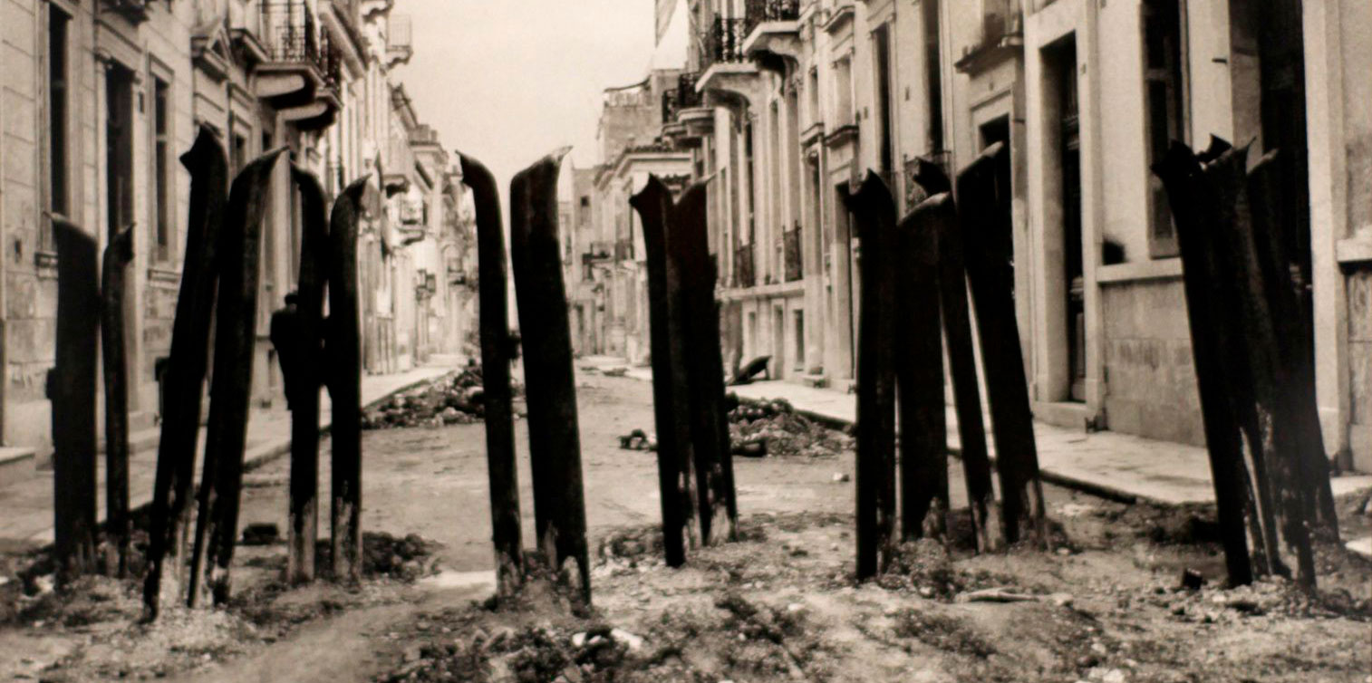 Voula Papaioannou, Barricades durant la guerra civil de desembre de 1944 a Atenes.