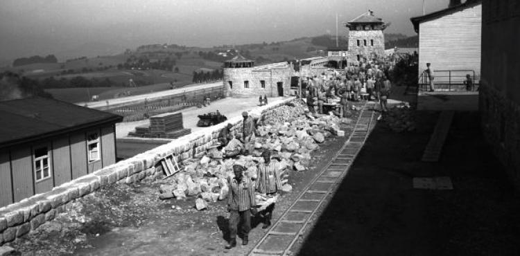 Presoners republicans treballant en el mur de tancament del camp de Mauthausen, MHC / Amical de Mauthausen