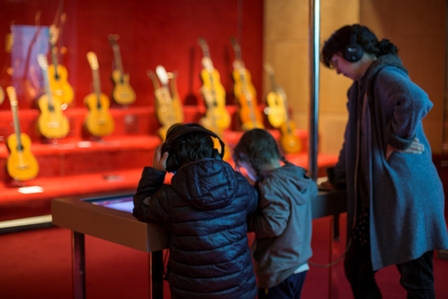 Taula interactiva, Museu de la Música de Barcelona (Foto: S. Guasteví)