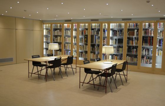 Vista de la sala de consulta de la Biblioteca de Cementerios de Barcelona 