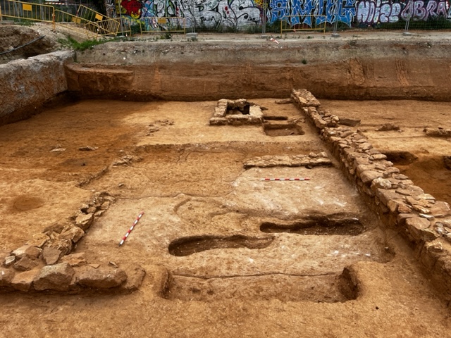 Vista de l'àmbit amb els enterraments romans. Foto: Vanesa Triay (ATICS SL).