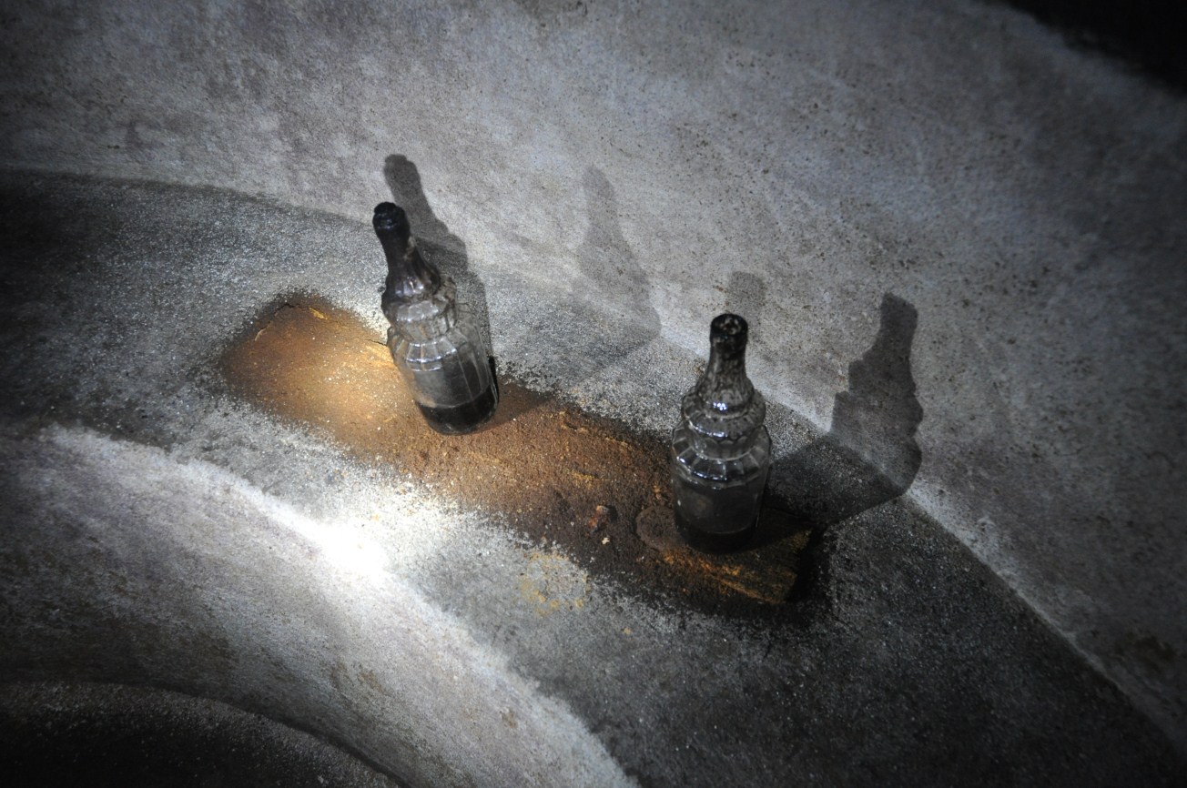 Ampolles conservades in situ al refugi de la Torre de la Sagrera. Foto: SABCN