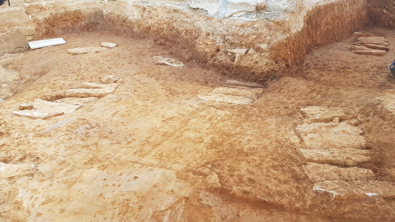 Conjunt de tombes de la necròpolis altmedieval. Foto: SABCN