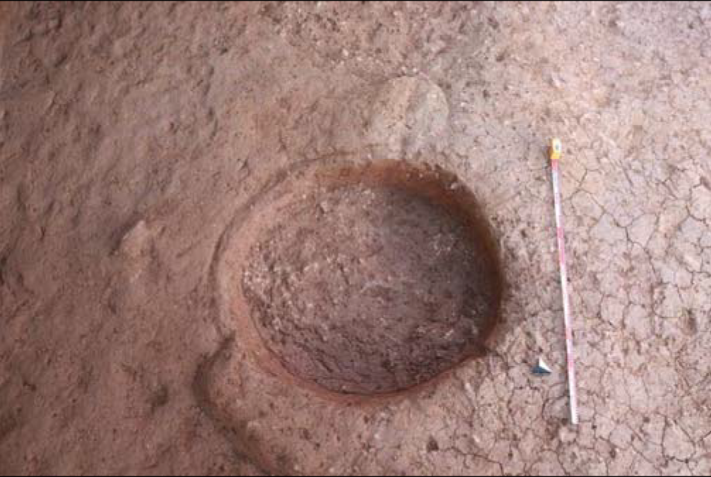 Vista d'un encaix de dolium un cop excavat. Foto: ATICS, SL