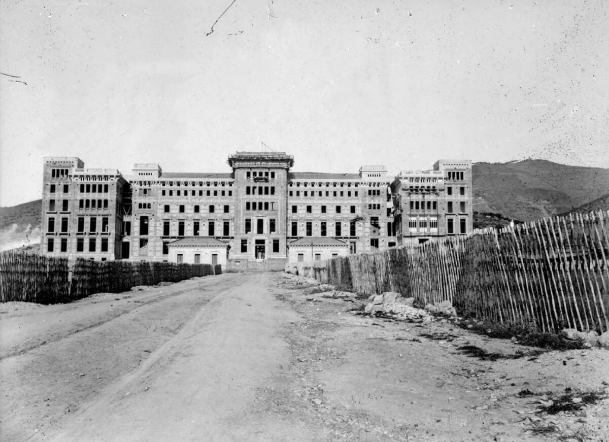 Escola Pia en construcció, Sarrià, c. 1894. AFB. J. Anglada (atribuït)