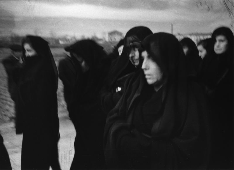 Montcada i Reixac. Enterrament de les víctimes de guerra, 1940. AFB. Pérez de Rozas