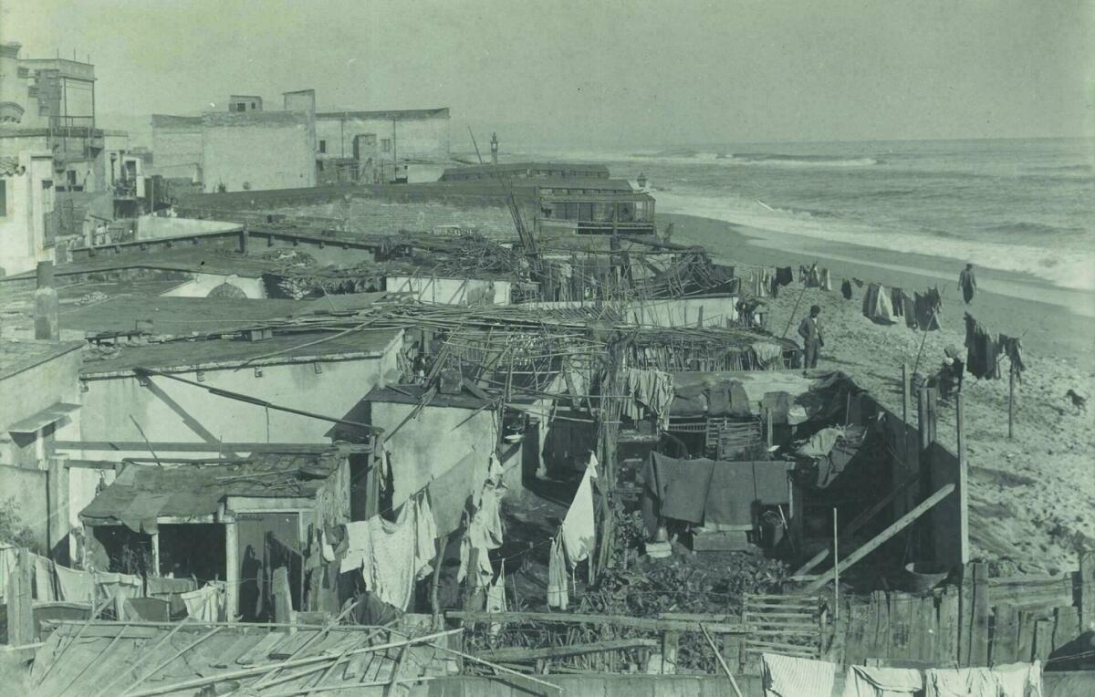 Barraques del barri de Pekin, 1904-1910. AFB. Frederic Ballell