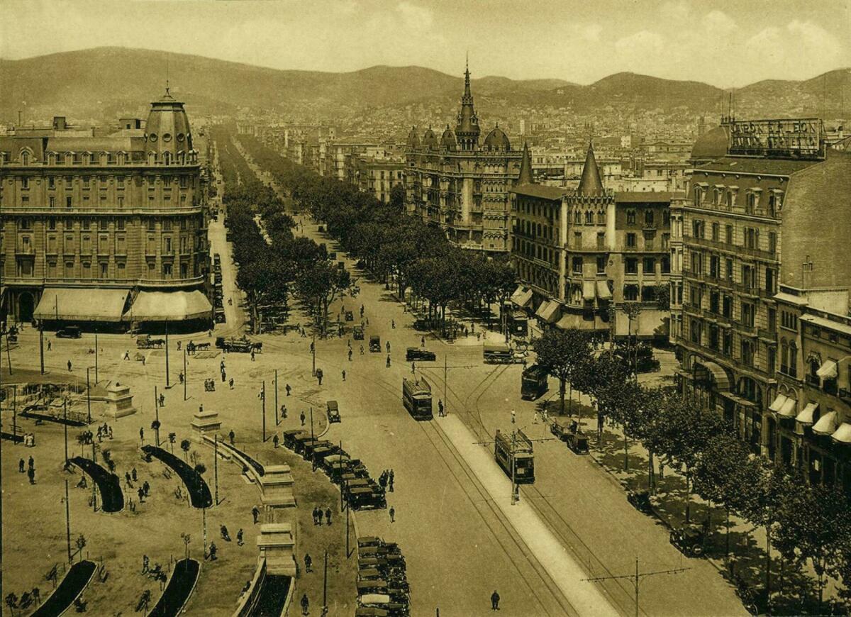 Plaça de Catalunya i Passeig de Gràcia, 1927-190. AFB. Autor desconegut