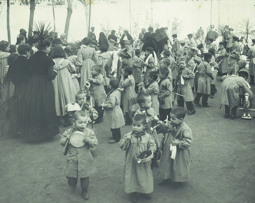 Diada de Reis a l'Asil del Parc de Barcelona, 1910. AFB. Frederic Ballell
