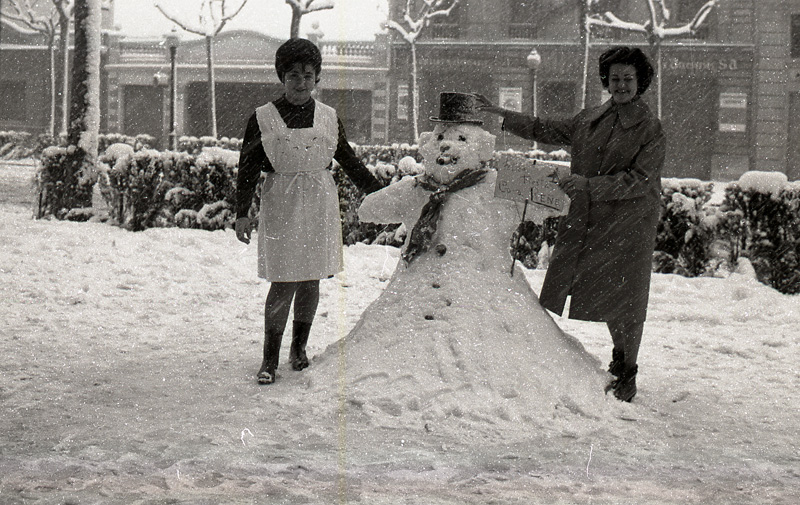 Ninot de neu, 25 desembre de 1962. AFB. Antoni Capella