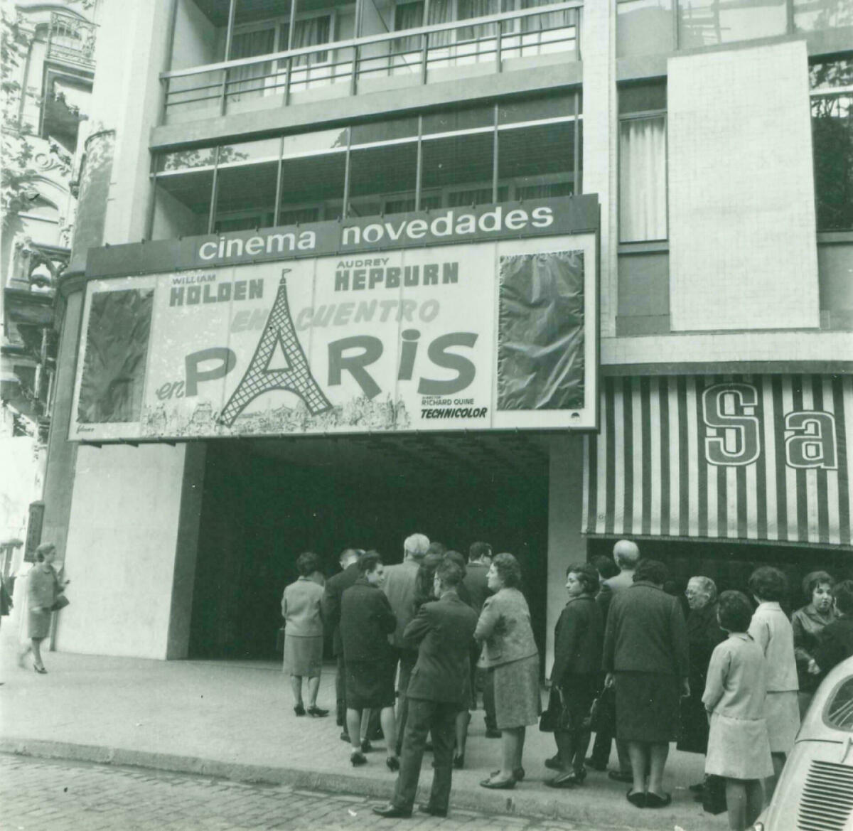 inema Novedades. Cine teatro Novedades (1959-2009) al carrer Casp, 1 de novembre 1964. AFB. Postius
