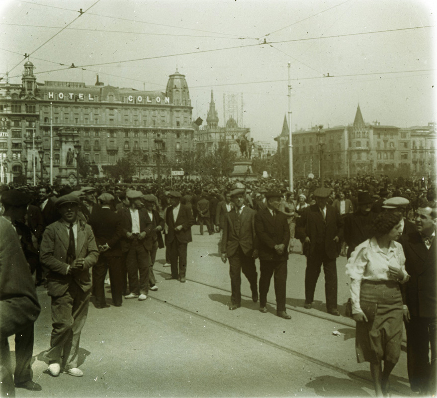 Plaça Catalunya, 14 d'abril de 1931. AFB. Autor desconegut. Fons fotogràfic Cusachs