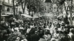 Carnation competition in La Rambla during the Spring Festivities. 20/06/1935. Carlos Pérez de Rozas. Barcelona City Council collection. Photographic Archive of Barcelona