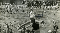 Día de playa en los baños de San Sebastian. 03/08/1930. Alexandre Merletti Quaglia. Diario de Barcelona. AFB