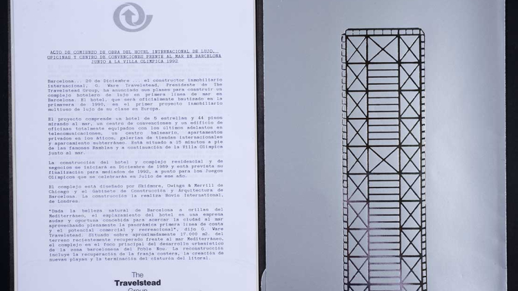 Dossier de The Travelstead Group con la convocatoria al acto del inicio de construcción del hotel. AMCB