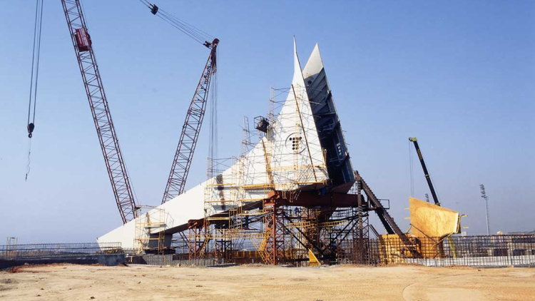 Levantamiento de la estructura de la torre Calatrava, 1991. Autor desconocido (AFB)