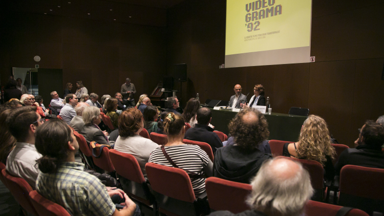 Celebración de la mesa redonda en la sede del Archivo Histórico de la Ciudad