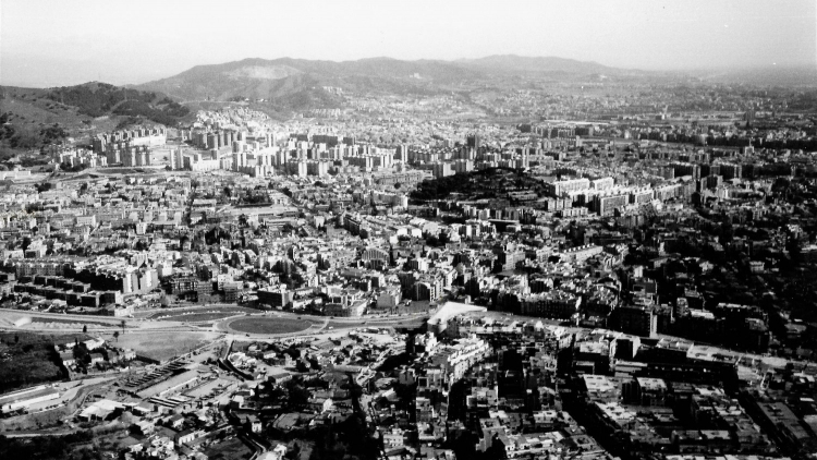 Panoramic views of the Nou Barris district in the 1960s from various points, such as Torre Baró Castle, the Fraginals allotments and Verdun
