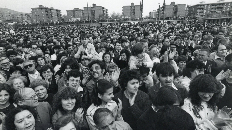 Day of the official opening of Plaça de Sóller in 1983, with mayor Pasqual Maragall