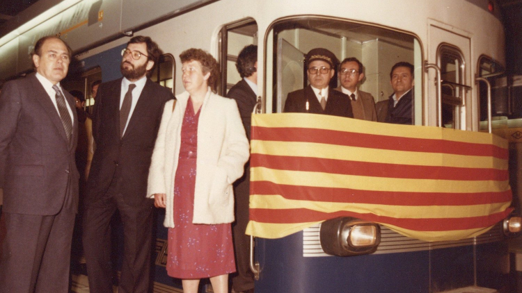 The inaugural ceremony began at the Roquetes station, where the local authority representatives cut the tape and boarded a special train for the journey along the new stretch. This stretch meant an extension of more than three kilometres in the metro system and included the Maragall, Llucmajor and Roquetes stations