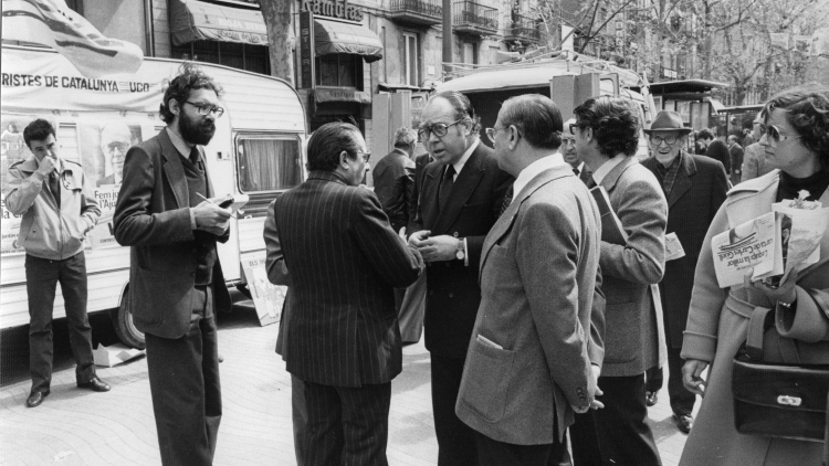 Carles Güell de Sentmenat, head of the CC-UCD list, at a campaign event on Les Rambles, Barcelona.