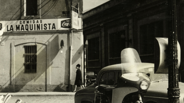 Edificios de la calle de Galileu, esquina con calle de Sant Antoni, Hermini Serra, 1965. Colección de fotografías de la Unió Excursionista de Catalunya de Sants. AMDS
