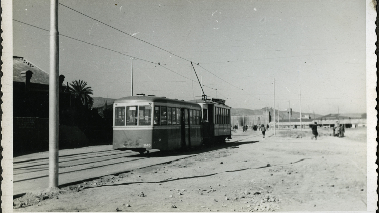 Tram 51 travelling along avinguda de la Meridiana, Tomàs Fàbregas, 1947-1954. Photographic Archive of Barcelona. 