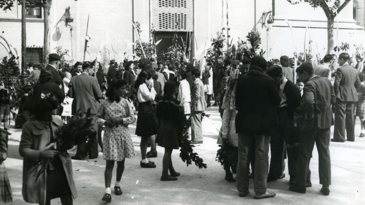 Palm Sunday in plaça de la Concòrdia, Joaquim Tapiola i Balmes,1943-1944. AMDC