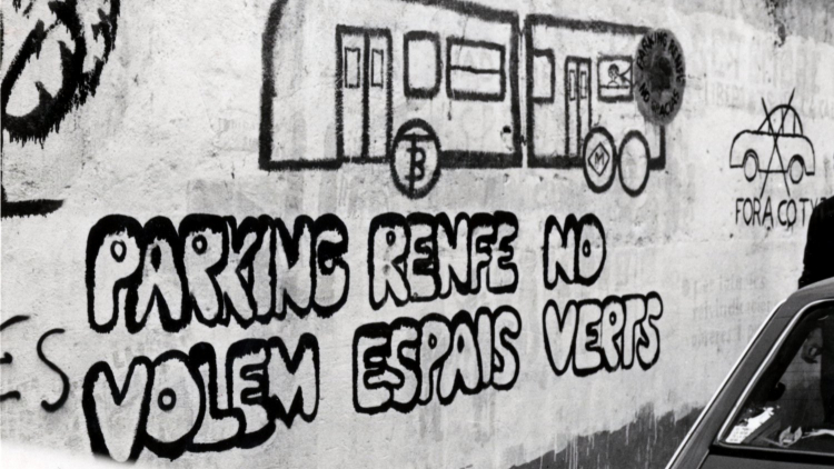 Graffiti on the walls calling for the Sants Station car park to be turned into a green space, April 1980.