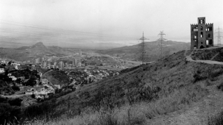 Panoramic views of the Nou Barris district in the 1960s from various points, such as Torre Baró Castle, the Fraginals allotments and Verdun