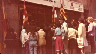 L’any 1982 s’inaugurà la Biblioteca Popular Les Roquetes, al número 31 del carrer del Pla de Fornells