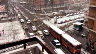 Greater use of private cars and unbridled urban development threatened to carve up the city’s neighbourhoods with colossal road infrastructures. Photograph of the Carrer Badal–Carretera de Sants junction, March 1983 