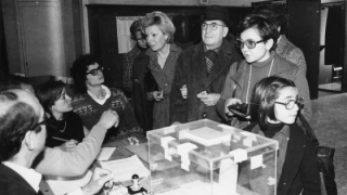 Barcelona voters exercising their right to vote on 3 April 1979.