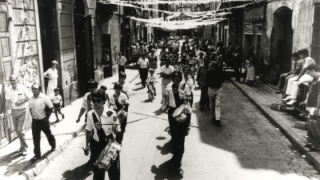 En la fiesta mayor de 1981, la calle de Gayarre presenció desfiles de bandas de música