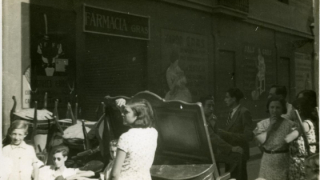 Hechos de Octubre, barricada en la calle del Diluvi, Antoni Avilés, 1934. Fondo del Club Excursionista de Gràcia. AMDG